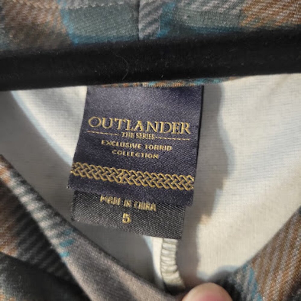 Torrid Outlander Jumper Size 5x Host Pick - Picture 3 of 5